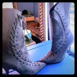 Authentic Manolo Blanik Grey Suede boots